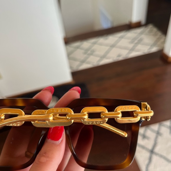 Authentic Oversized Louis Vuitton sunglasses - Picture 2 of 3